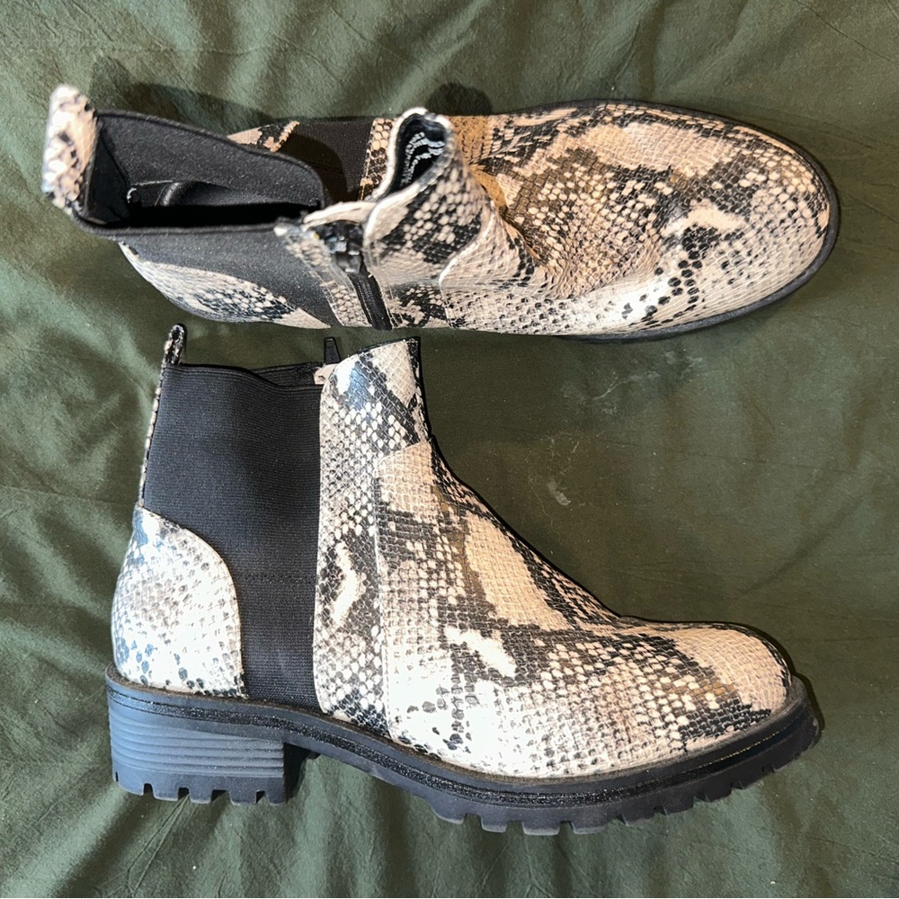 Stylish Snake Print Ankle Boots